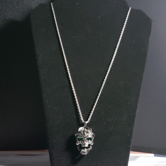 🆕 NWOT Devil Skull Green Eyes 22" Necklace - Picture 2 of 6